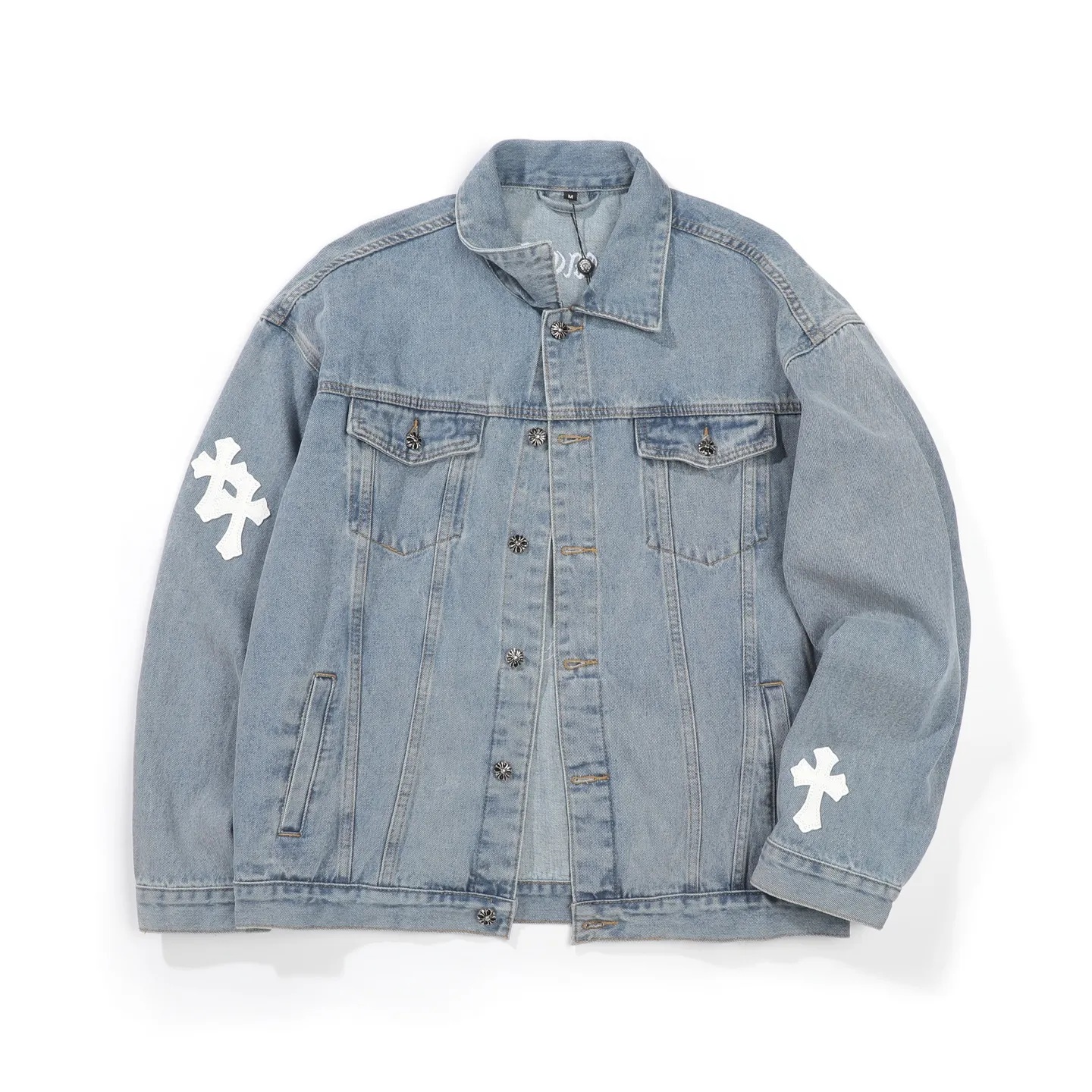 P270 Chrome/Hearts Chrome/Hearts Sanskrit embroidered cross-paved leather denim jacket. The whole piece of clothing is really heavy-duty. It is made of denim denim imported from Japan. It is washed after the finished product. The loss rate is very high. The overall distressed craftsmanship has a stylish upper body. The classic Sanskrit embroidery design on the back. The Behringer embroidery machine is precise and three-dimensional because of the old craftsmanship. From the hardware to the three labels, all molds are re-opened and made to order. 100% restored craftsmanship. Including the silver thread anti-counterfeiting, all are redone this year. All cross leathers are laser aligned. The leather difference is definitely not the same as the super fiber leather on the market. It uses this year’s new sheep leather. The finished embroidery guarantees the overall quality❗️ Color: light blue Size: S M L XL